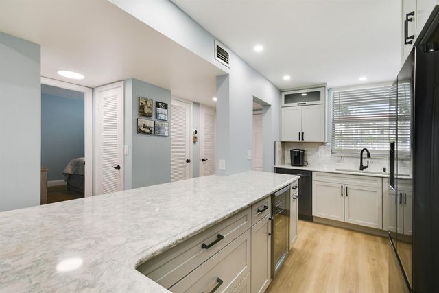 100 Paradise Harbour Boulevard 211, North Palm Beach, FL 33408