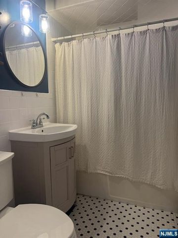 68-70 Montgomery Street 7, Bloomfield, NJ 07003