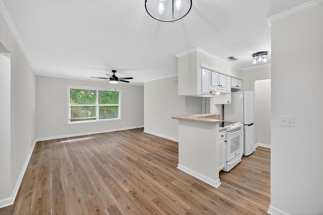 341 W Coleman Boulevard G, Mount Pleasant, SC 29464