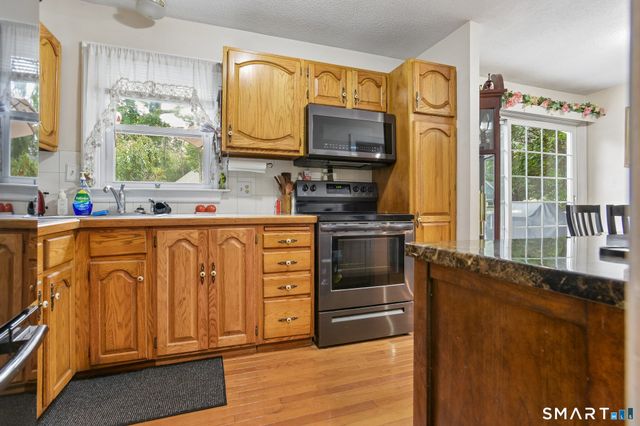 15 Hunters Path, Clinton, CT 06413