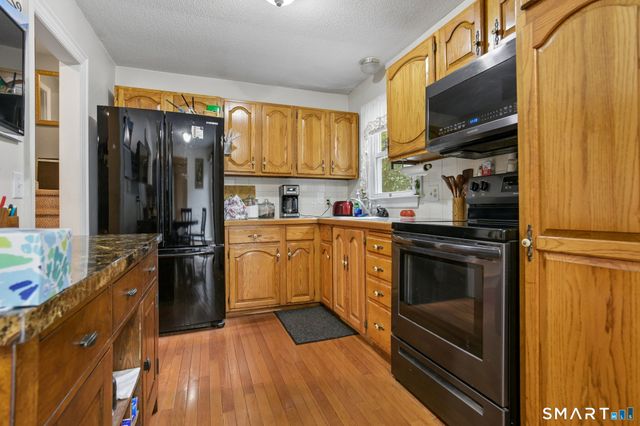 15 Hunters Path, Clinton, CT 06413