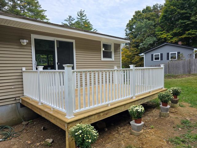 17 Bear Hill Road, Newton, NH 03858