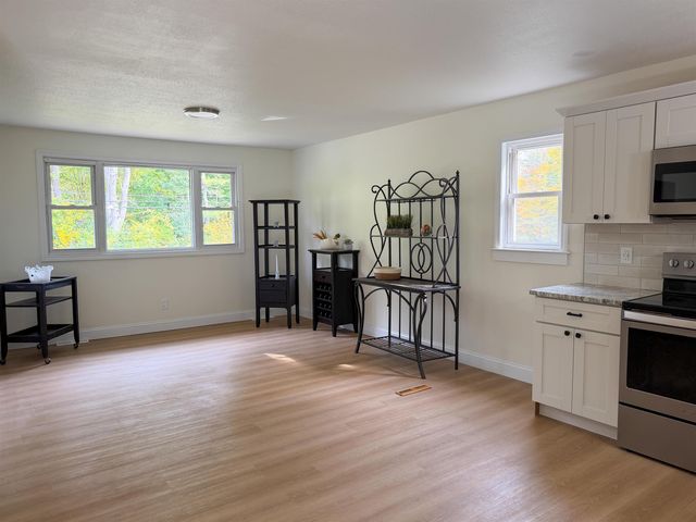 17 Bear Hill Road, Newton, NH 03858