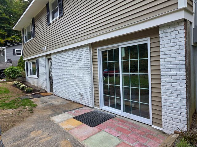17 Bear Hill Road, Newton, NH 03858