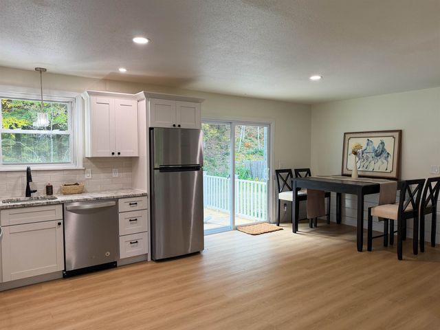 17 Bear Hill Road, Newton, NH 03858