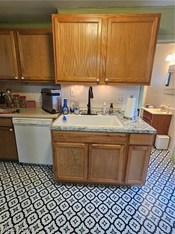 653 E Mcconnel Avenue, Mcconnelsville, OH 43756