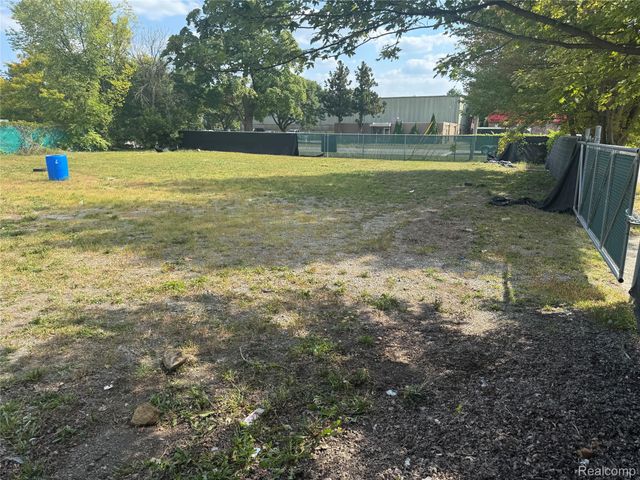 20720 TUCK Road, Farmington, MI 48336