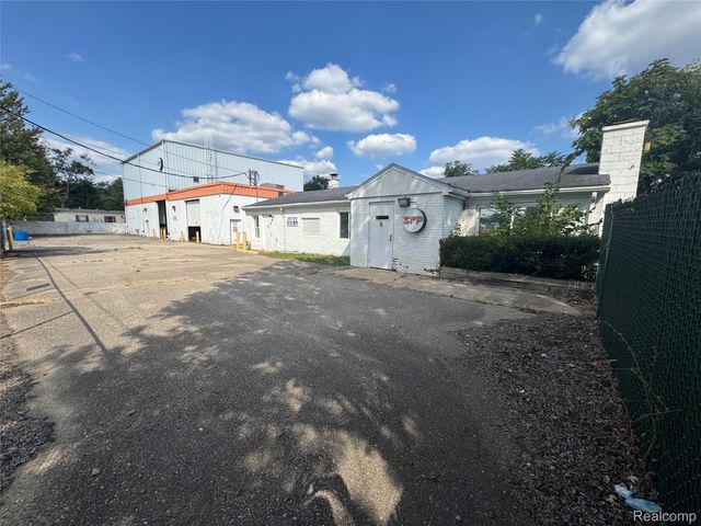 20720 TUCK Road, Farmington, MI 48336