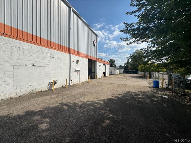 20720 TUCK Road, Farmington, MI 48336