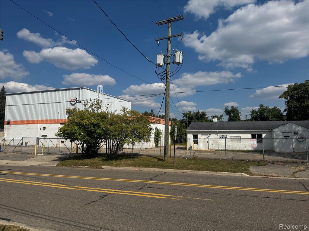 20720 TUCK Road, Farmington, MI 48336