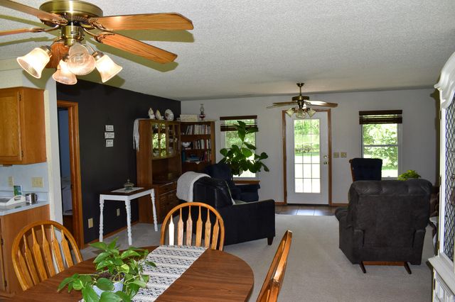 10164 Bloomfield North Road, Gentry, AR 72734