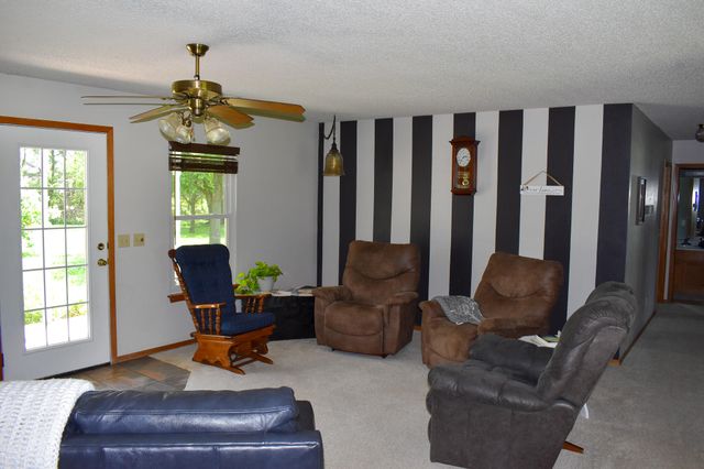 10164 Bloomfield North Road, Gentry, AR 72734
