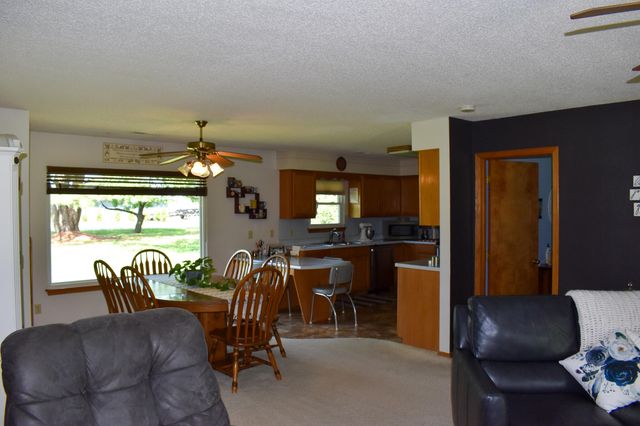 10164 Bloomfield North Road, Gentry, AR 72734