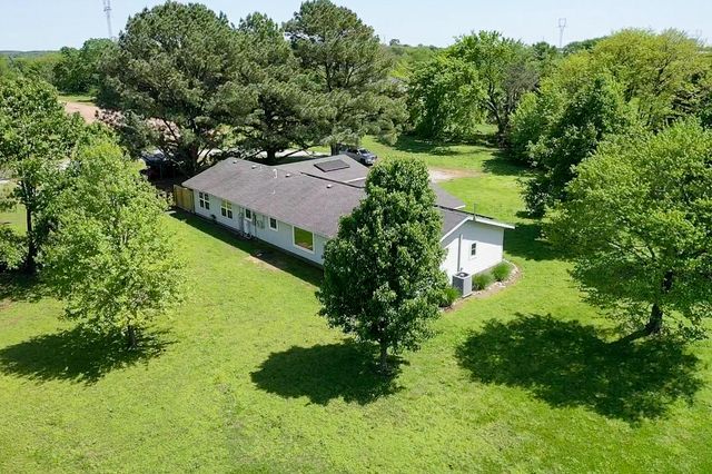 10164 Bloomfield North Road, Gentry, AR 72734