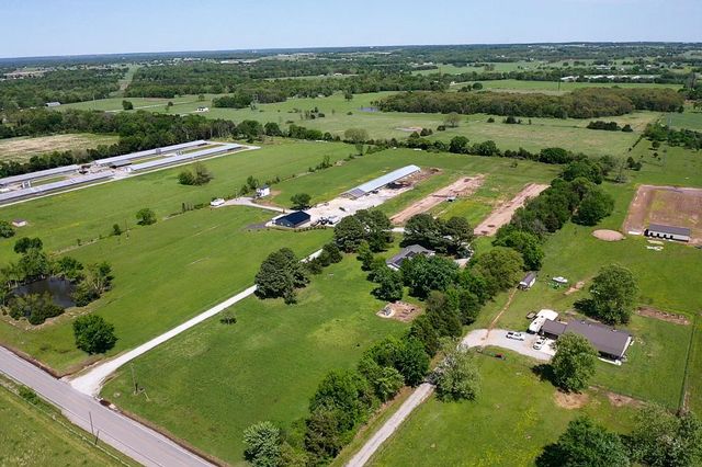 10164 Bloomfield North Road, Gentry, AR 72734
