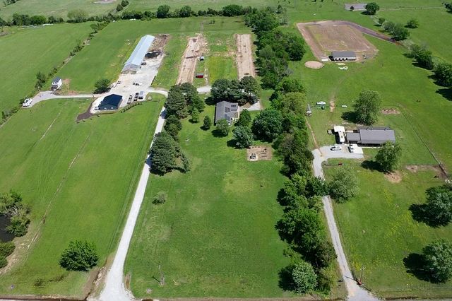 10164 Bloomfield North Road, Gentry, AR 72734