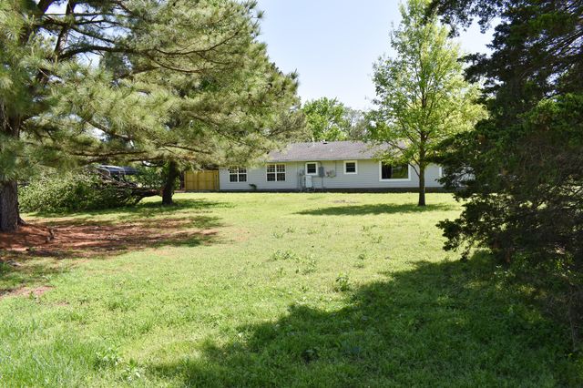 10164 Bloomfield North Road, Gentry, AR 72734