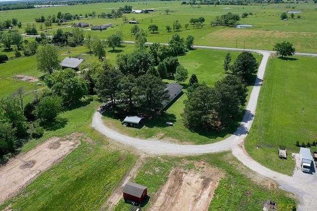 10164 Bloomfield North Road, Gentry, AR 72734