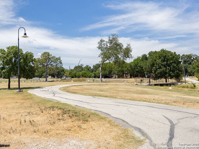 1826 W French, San Antonio, TX 78201