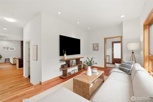 1102 5th Street, Kirkland, WA 98033