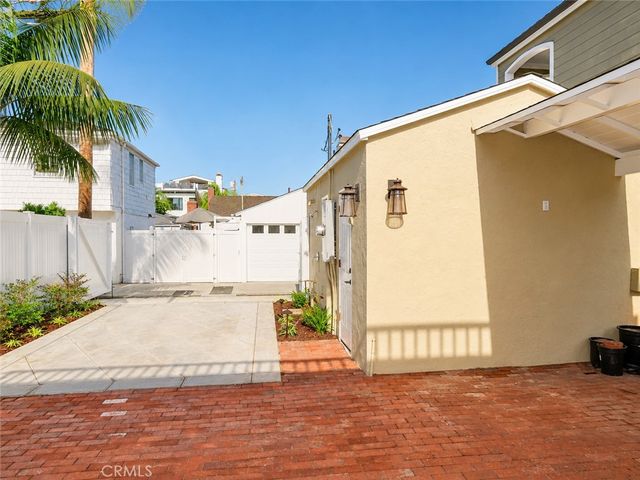 308 Coral Ave, Newport Beach, CA 92662
