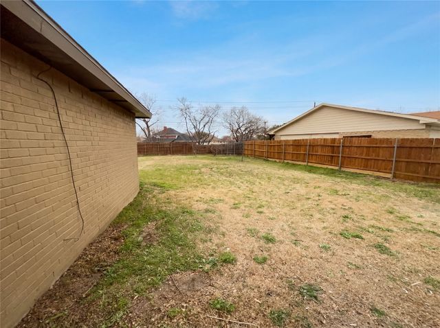 2005 Victoria Road, Carrollton, TX 75007