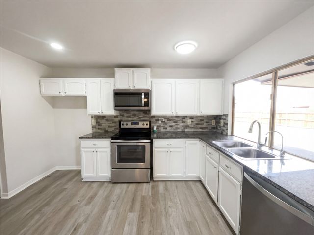 2005 Victoria Road, Carrollton, TX 75007