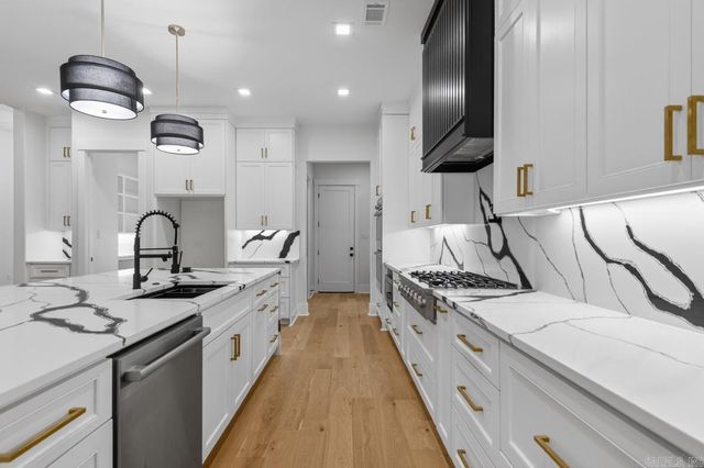 1054 Sungate Drive, Alexander, AR 72002