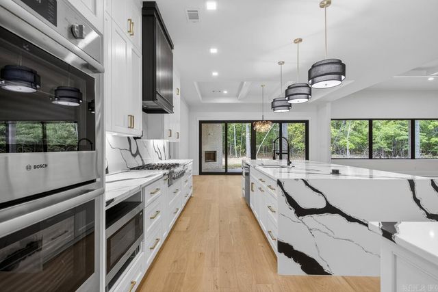 1054 Sungate Drive, Alexander, AR 72002