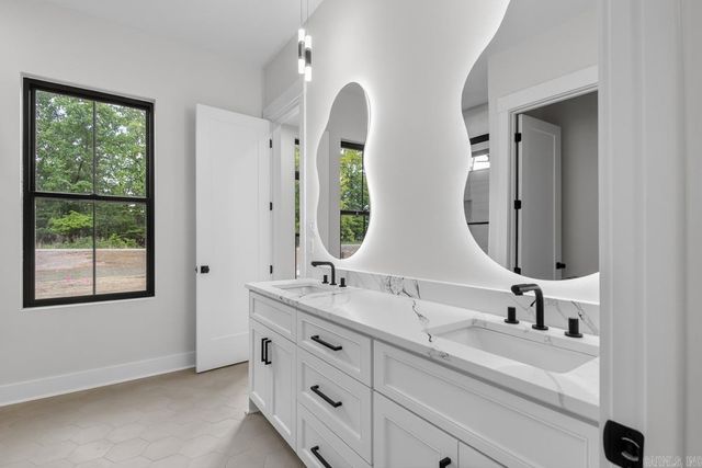 1054 Sungate Drive, Alexander, AR 72002