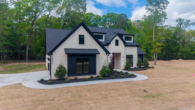 1054 Sungate Drive, Alexander, AR 72002