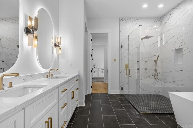 1054 Sungate Drive, Alexander, AR 72002