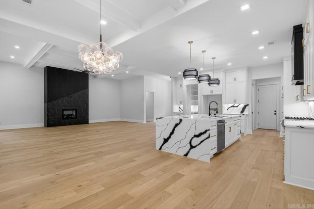 1054 Sungate Drive, Alexander, AR 72002