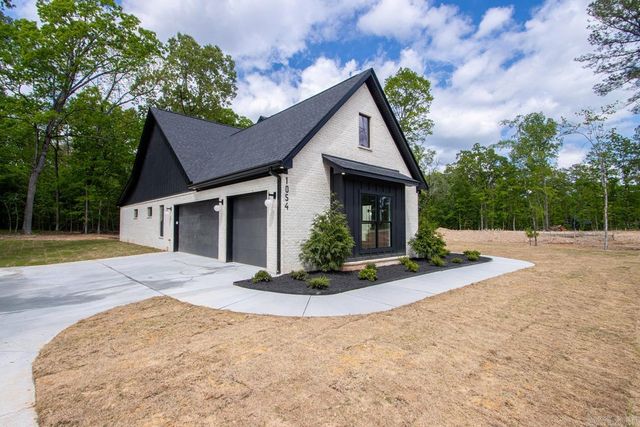 1054 Sungate Drive, Alexander, AR 72002