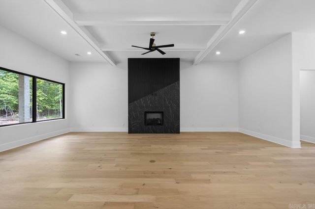 1054 Sungate Drive, Alexander, AR 72002