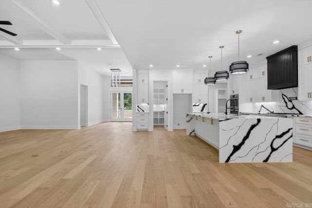 1054 Sungate Drive, Alexander, AR 72002