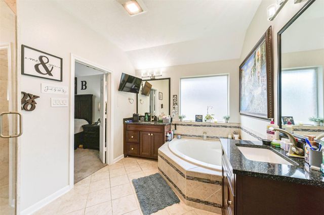 210 Jamie Court, La Porte, TX 77571