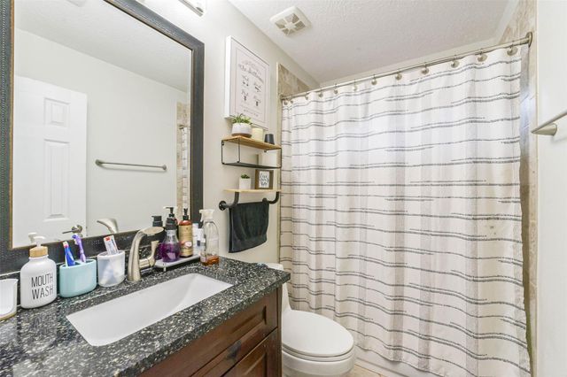 210 Jamie Court, La Porte, TX 77571