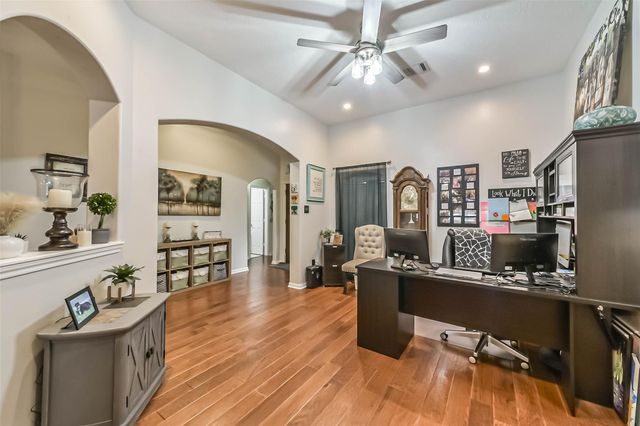 210 Jamie Court, La Porte, TX 77571