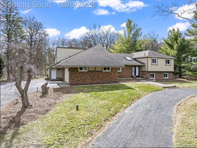 5910 Cedar Knoll Drive, Genoa Township, MI 48116