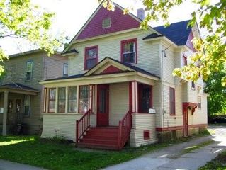 612 Oak Street, Kalamazoo City, MI 49007