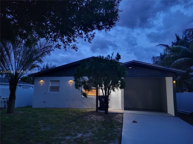 96 Caroline Dr, West Palm Beach, FL 33415