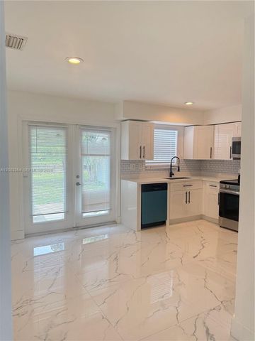 96 Caroline Dr, West Palm Beach, FL 33415