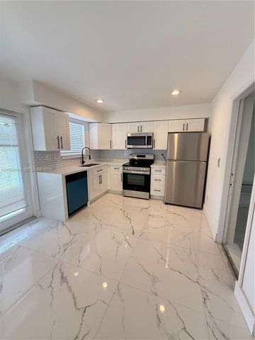 96 Caroline Dr, West Palm Beach, FL 33415