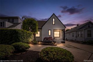 22502 Beach Street, Saint Clair Shores, MI 48081