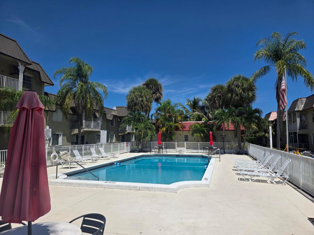 495 SE 8th Street 237, Deerfield Beach, FL 33441
