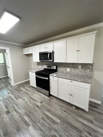 27611 E 128th Street S, Coweta, OK 74429