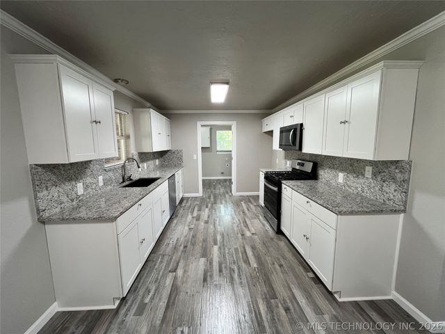 27611 E 128th Street S, Coweta, OK 74429