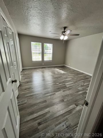 27611 E 128th Street S, Coweta, OK 74429