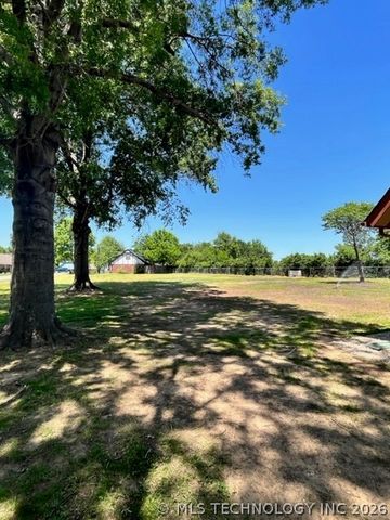 27611 E 128th Street S, Coweta, OK 74429